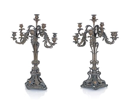 Coppia di grandi candelabri in metallo argentato a otto luci, XIX secolo...