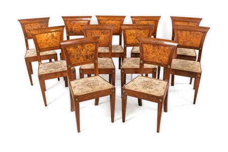 Undici sedie, XIX secolo cm 86x43x38 schienale a giorno caratterizzato da...