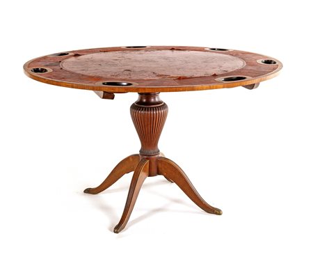 Tavolo da gioco, fine del XIX secolo cm 78x130 piano circolare rivestito in...