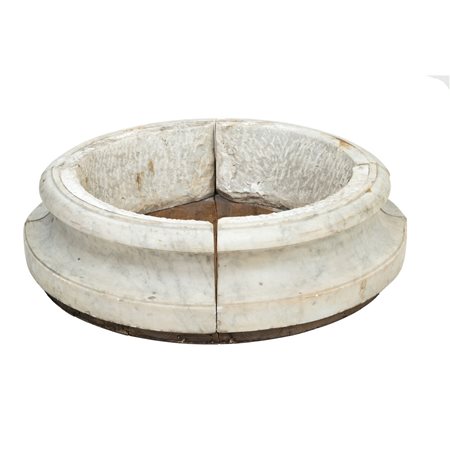 MANIFATTURA SICILIANA XVII SEC., Bordura circolare in marmo