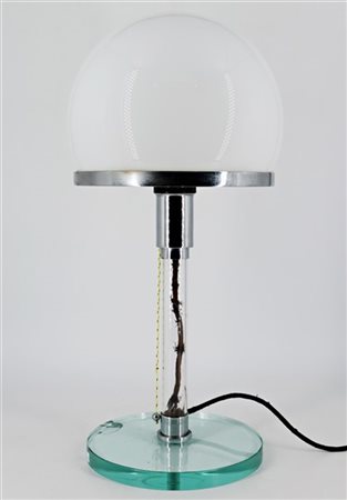 Wilhelm Wagenfeld e Carl Jakob Jucker "Bauhaus lamp"
Lampada da tavolo. Produzio