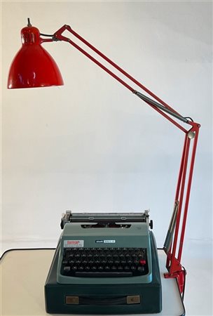 Lotto composto da una lampada a pantografo con morsetto in metallo verniciato r