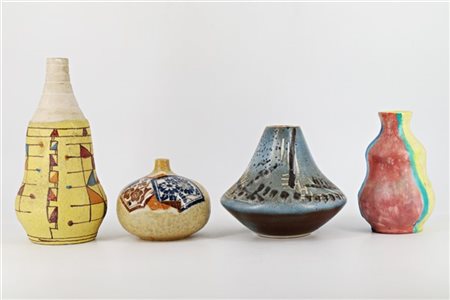 Lotto composto da quattro vasi in ceramica. Italia-Europa, anni '50. (h max cm