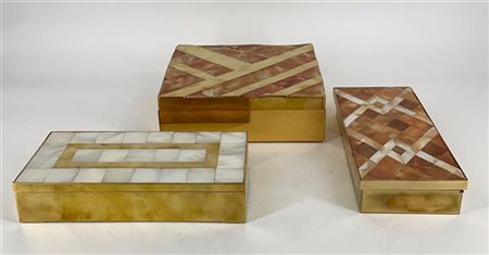 Lotto composto da tre scatole Art Déco rivestite in mosaico di pietre dure. Ann