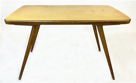 Tavolo con piano in formica gialla e struttura in legno. Italia, anni '50. (cm