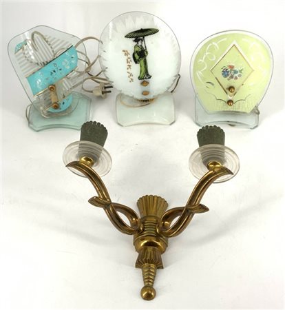 Lotto composto da tre lampade da tavolo con struttura in metallo, base e palumi