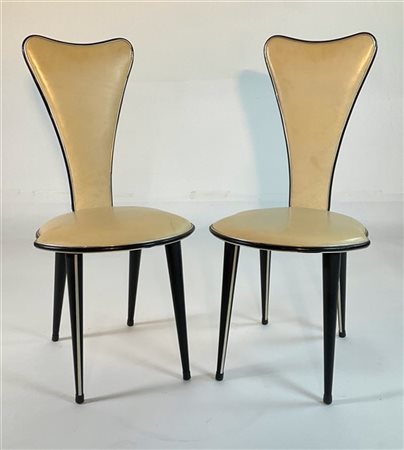 Umberto Mascagni Coppia di sedie. Italia, anni '60. Legno ricoperto con material