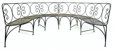 Panca semicircolare composta da due elementi in tondino di ferro saldato e vern