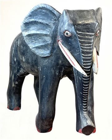 Grande scultura in legno intagliato e dipinto a forma di elefante (cm 133x85x63