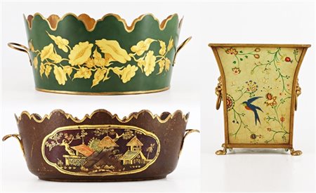 Lotto composto da due diversi rinfrescatoi ovali biansati in tolle peinte e un