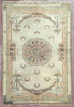 Tappeto Tabriz, Persia, secolo XX. Annodato in lana e seta. Decoro di ispirazio