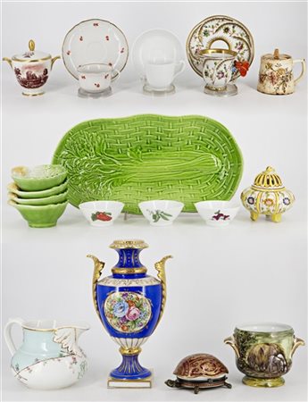 Lotto composto da numerosi oggetti diversi in ceramica e porcellana. In un cart
