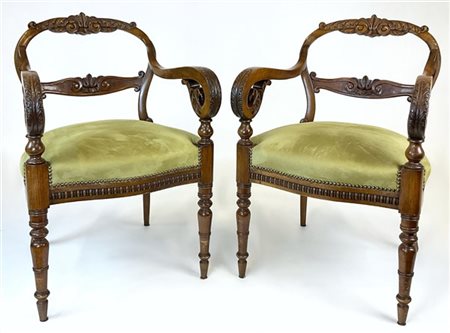 Coppia di poltrone in mogano intagliato con schienale a doppia voluta contrappo