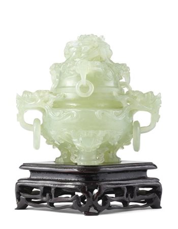 Vaso con coperchio in serpetino la presa e le anse decorate con draghi scolpiti