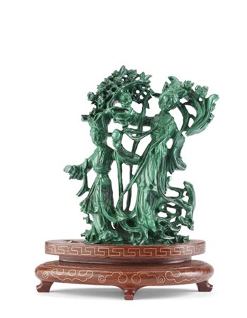 Gruppo di figure orientali in malachite, su base in legno (cm 13x16) (difetti e