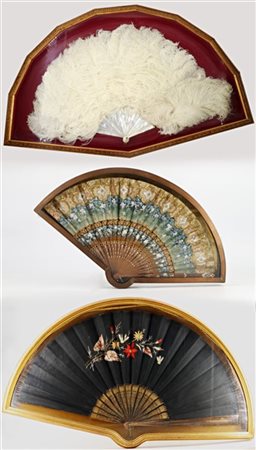 Lotto composto da tre diversi ventagli, secolo XIX-XX. Uno con strecche in madr