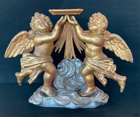 Arte del secolo XIX. Coppia di putti reggi mensola su nuvole in legno intagliat