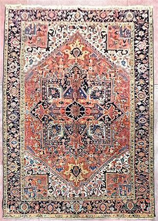 Tappeto Heritz, Persia, inizio secolo XX. Decoro con grande medaglione con punt