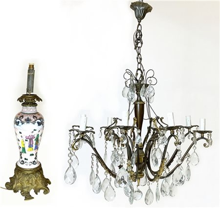 Lotto composto da lampadario in metallo a otto bracci con pendenti in cristallo