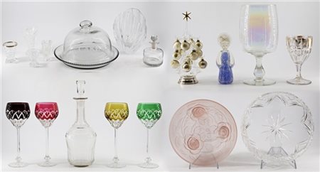 Lotto composto da numerosi oggetti diversi in vetro e cristallo. In due cartoni