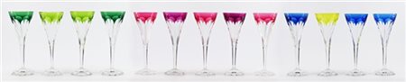 Manifattura Val St Lambert. Gruppo di tredici calici in cristallo molato con bo