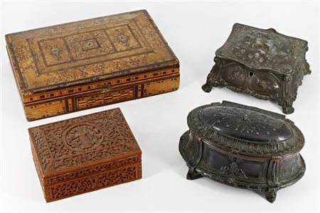Lotto composto da quattro diversi cofanetti in legno e metallo di forme e decor