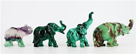 Lotto composto da quattro figure di elefanti in malachite, fluorite e altre pie