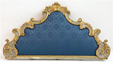 Testata da letto sagomata con cornice in legno intagliato dipinto e dorato deco