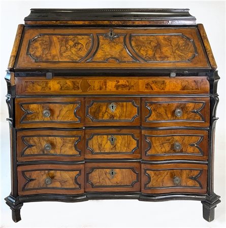 Ribalta lastronata in noce e radica di noce con profili ebanizzati, fronte moss