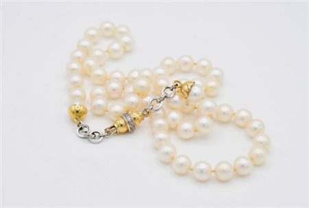 Collana di perle e sette diamanti