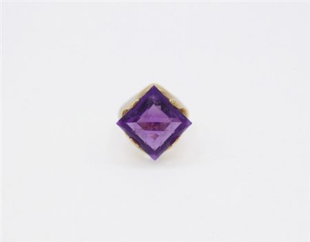 Anello in oro 18kt con ametista