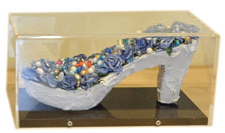 DANIELA BILLI Dove?, 2013 Scarpa assemblata in teca di plexiglass cm....