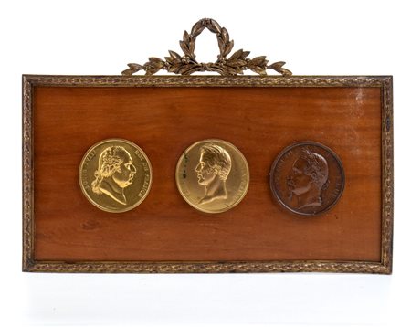 Tre medaglioni in bronzo in cornice 28 x 15 Rappresentante Napoleone III,...