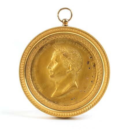 medaglione in bronzo dorato rappresentante Napoleone re d'Italia e imperatore...