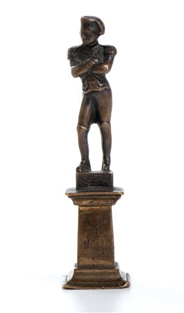 piccola statua dell'imperatore in bronzo su colonna h 11,5 cm