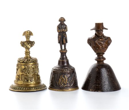 3 campanelle in bronzo e altri materiali con effige dell'imperatore da fine...