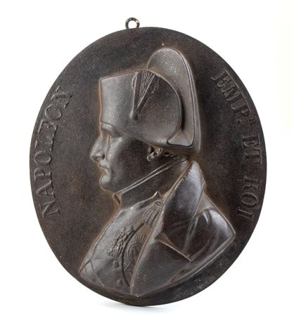 Ovale in metallo con Mezzobusto dell'Imperatore Fine XIX secolo 22x19 cm