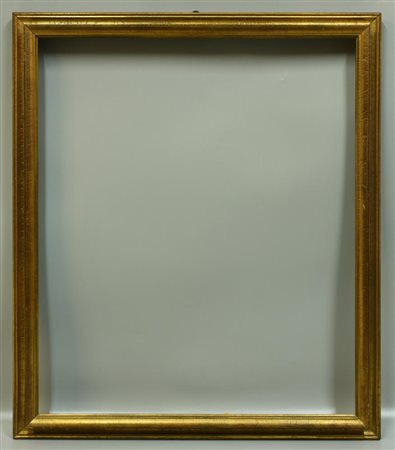 CORNICE IN LEGNO dorata, completa di vetro cm 77x66, luce cm 68x57 Lievi difetti