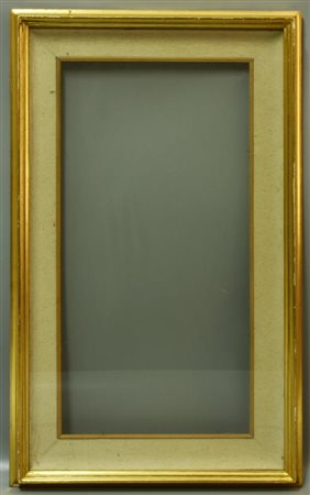 CORNICE IN LEGNO dorata, completa di vetro e passepartout cm 46,5x76,5, luce...