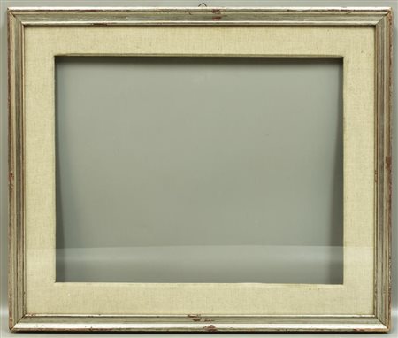 CORNICE IN LEGNO argentata, completa di vetro e passepartout cm 69,5x58,5,...