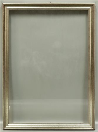 CORNICE IN LEGNO argentata, completa di vetro cm 70,5x51,5, luce cm 63x44...