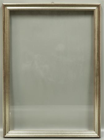 CORNICE IN LEGNO argentata, completa di vetro cm 70,5x51,5, luce cm 63x44...