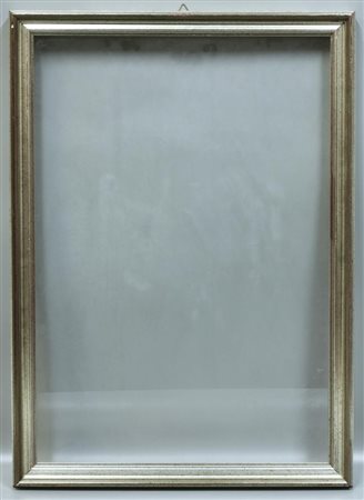 CORNICE IN LEGNO argentata, completa di vetro cm 70,5x51,5, luce cm 63x43...
