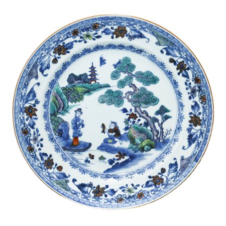 Piatto in ceramica cinese con tecnica Doucai, 18° secolo