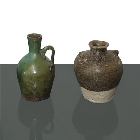Brocca, orcio e vaso   con manico verde rame, orcio color bruno con manici iansati e vaso color turchese, China, 18° secolo