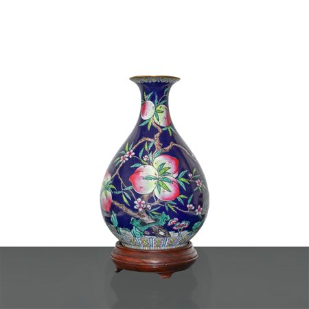 Vaso in porcellana smaltato blu, con decorazioni vegetali. Dinastia Qing, Nineteen° secolo