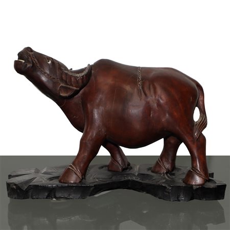 Scultura in legno di bufalo, con base, primi20° secolo