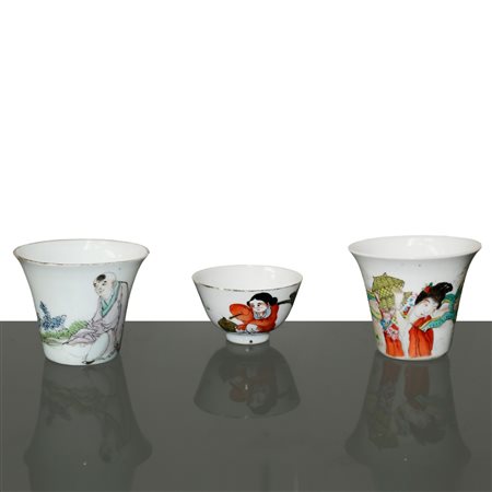 Coppia di vasetti e una ciotolina orientali in ceramica