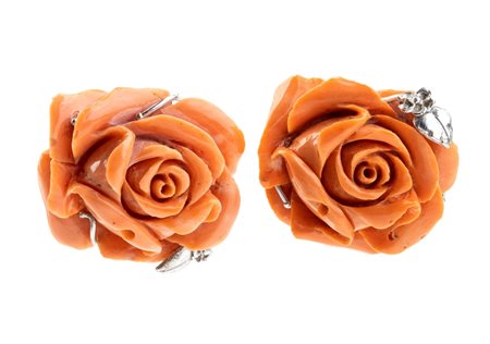  
Orecchini in oro con corallo cerasuolo 
 