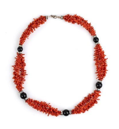  
Girocollo con rametti di corallo Mediterraneo 
 